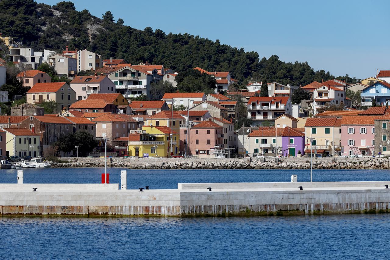 Sunčan dan u Salima na Dugom otoku