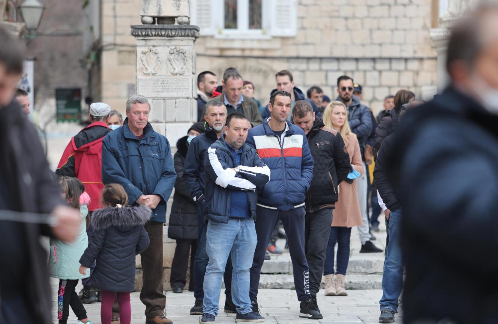 20.02.20220.,Trogir - Na trgu Ivana Pavla II odrzan mirni prosvjed radnika Brodotrogira na kojima su im se obratili predstavnici sindikata,radnika,branitelja i trogirani koji su to zeljeli.
Photo:Ivo Cagalj/PIXSELL