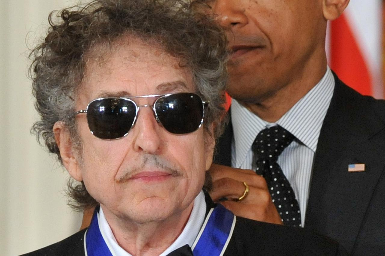WORLD RIGHTS NO USA, FRANCE, AUSTRALIA.   President Barack Obama awards the Presidential Medal of Freedom to singer/songwriter Bob Dylan during a ceremony in the White House in Washington, DC, USA. 29/05/12   BYLINE UPI/BIGPICTURESPHOTO.COM:   REF:938 (KB