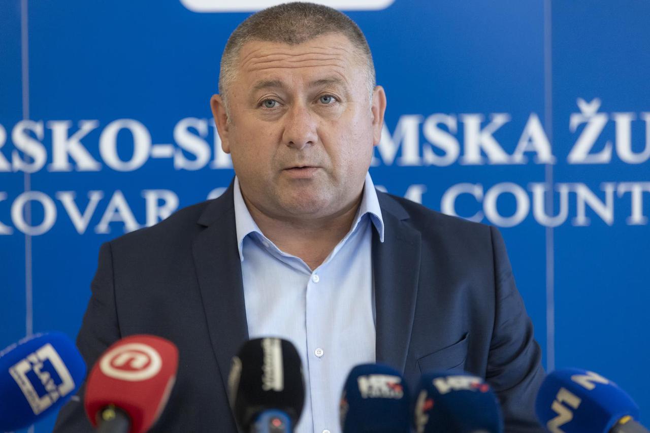 Vukovar: Župan Damir Dekanić dao je izjavu medijima nakon prometne nesreće u kojoj je sudjelovao