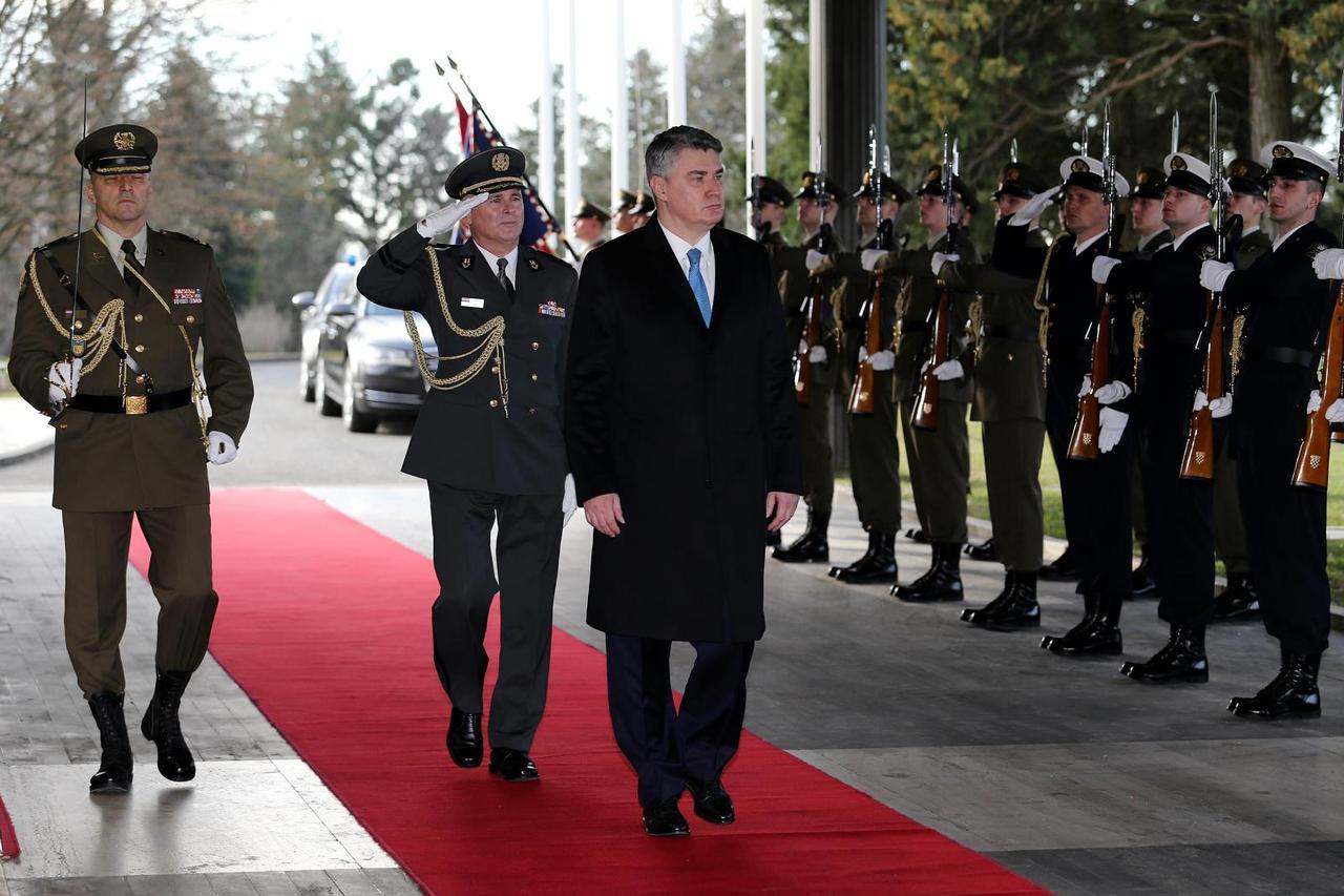 Prvi radni dan novog predsjednika, Milanovića pozdravila Počasno-zaštitna bojna