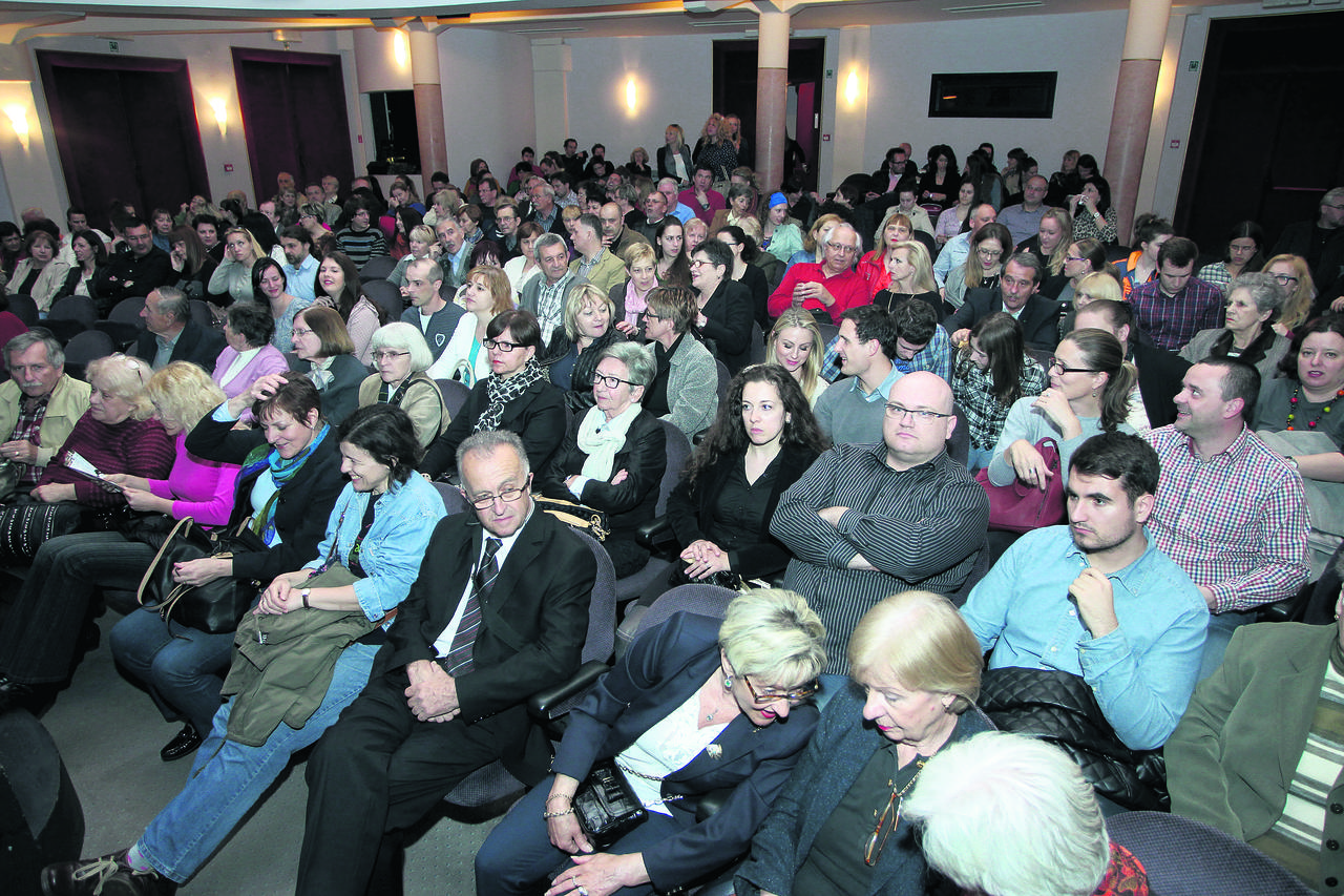 Predstava 'Buba u uhu'