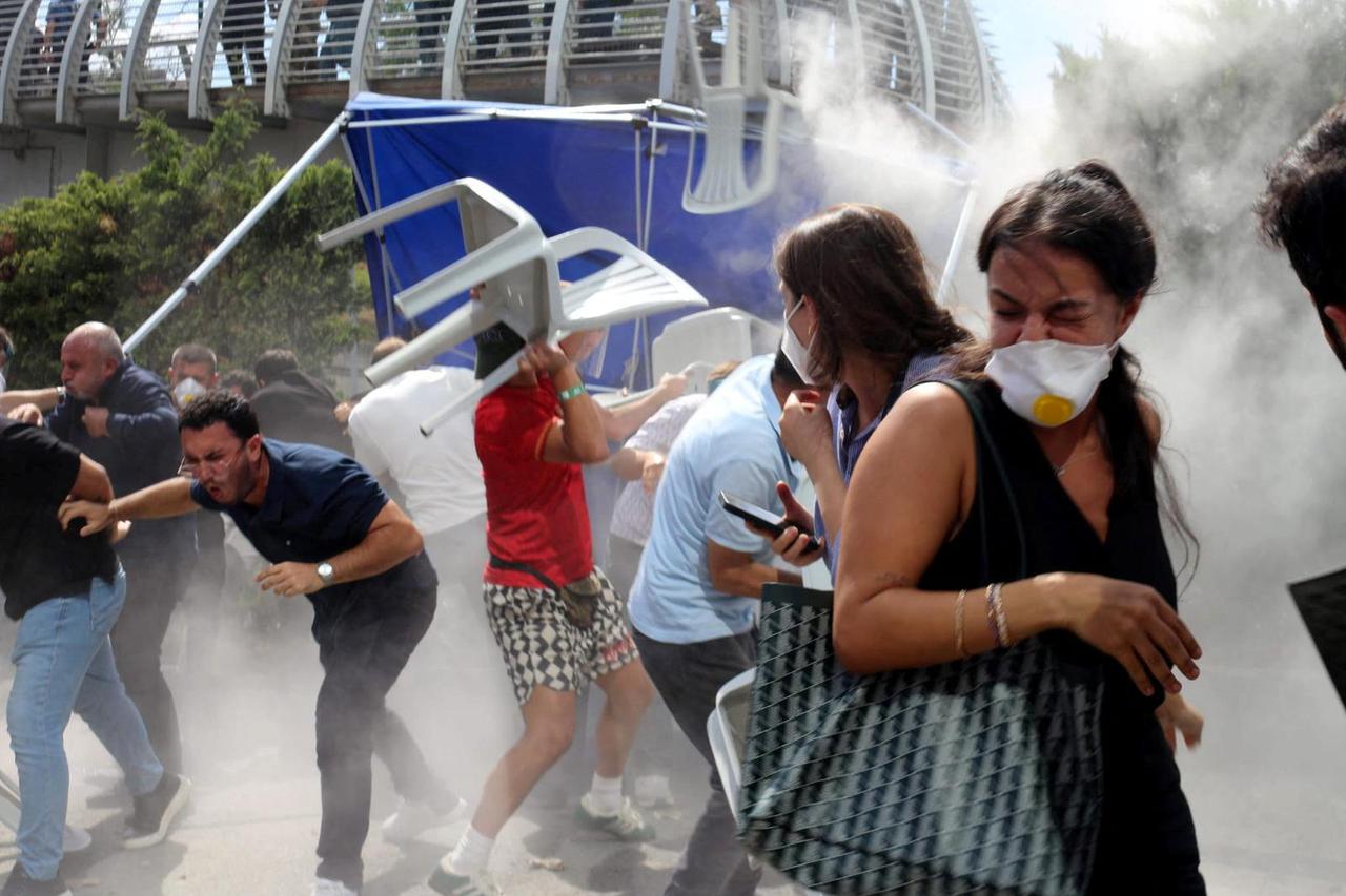 CHP supporters clash with riot police outside the Istanbul provincial office