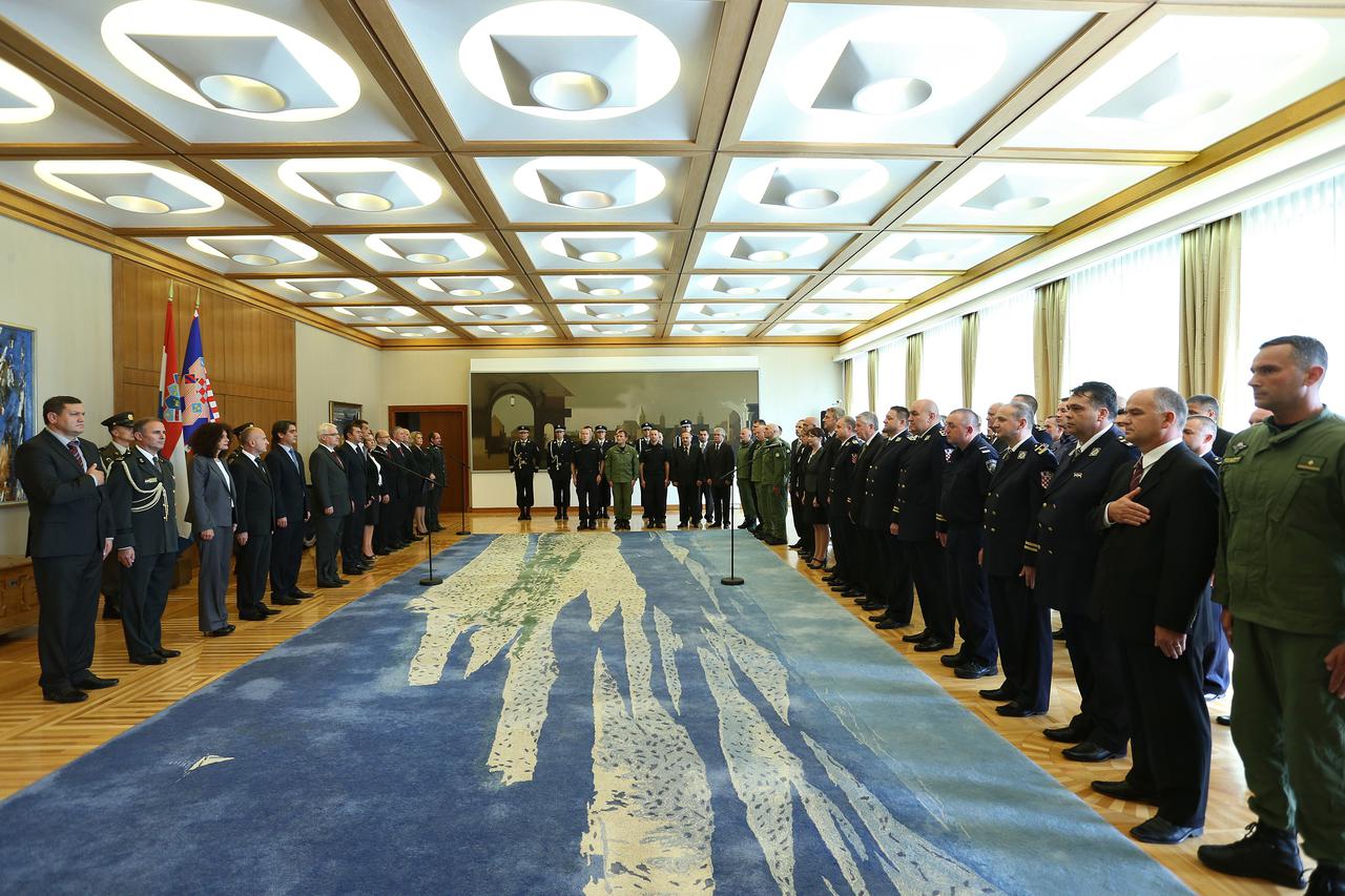 27.09.2012., Pantovcak 241, Zagreb - Predsjednik Republike Hrvatske primio je izaslanstvo Ministarstva unutarnjih poslova u prigodi obiljezavanja Dana policije te je urucio odlikovanja zasluznim pripadnicima MUP-a.