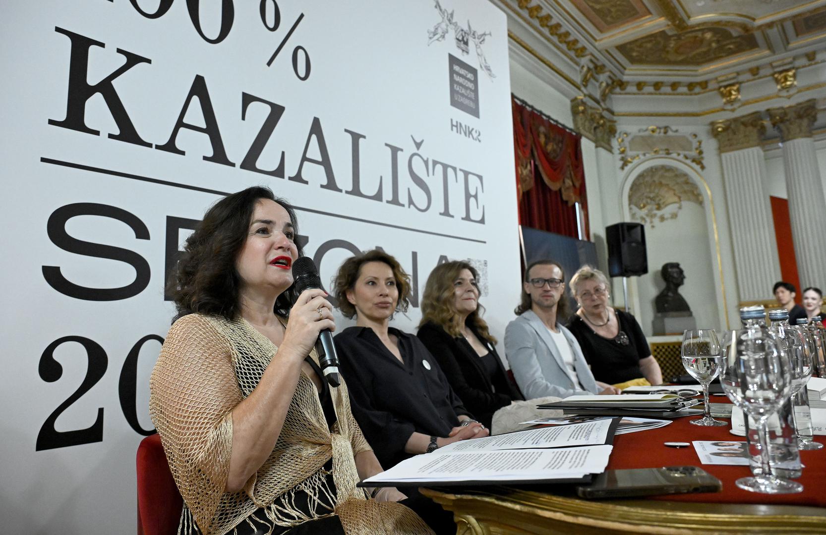 "Međunarodna suradnja ostaje jedan od ključnih strateških ciljeva HNK-a u Zagrebu, a rezultati iz sezone 2025./2026. potvrđuju značajan iskorak, osnažen novim partnerstvima, koprodukcijama i gostovanjima te sve vidljivijom prisutnošću kazališta na europskoj sceni. Članstvo u organizacijama kao što su Opera Europa, Fedora i European Theatre Convention dodatno je učvrstilo našu međunarodnu vidljivost. U drugi mandat ulazimo i s važnim institucionalnim iskoracima — od unapređenja uvjeta rada i povećanja plaća do razvoja organizacijskih i produkcijskih kapaciteta — čime jačamo kazalište iznutra kako bi moglo ambiciozno i odgovorno odgovoriti na izazove vremena“, poručila je intendantica Iva Hraste Sočo