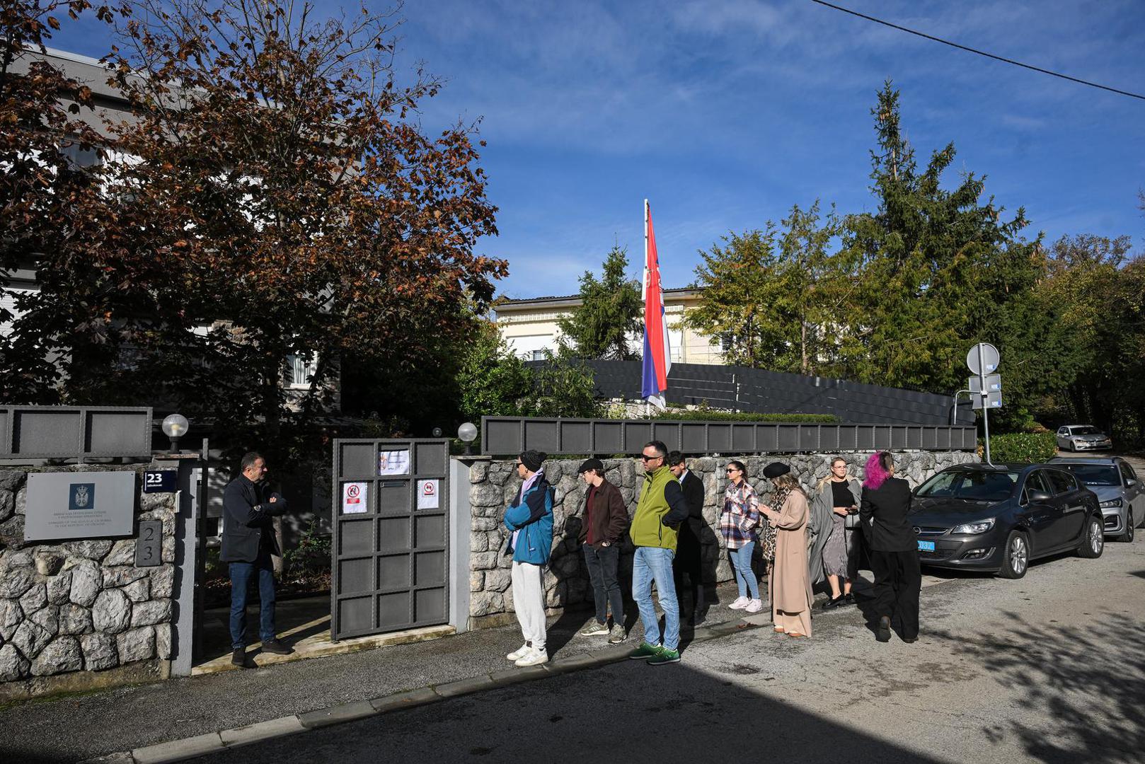 Glasanje u Zagrebu organizirano je na biračkom mjestu broj 82 u Veleposlanstvu Srbije. To biračko mjesto obuhvaća birače koji borave u Hrvatskoj, uključujući Zagreb, Rijeku, Split i Zadar.
