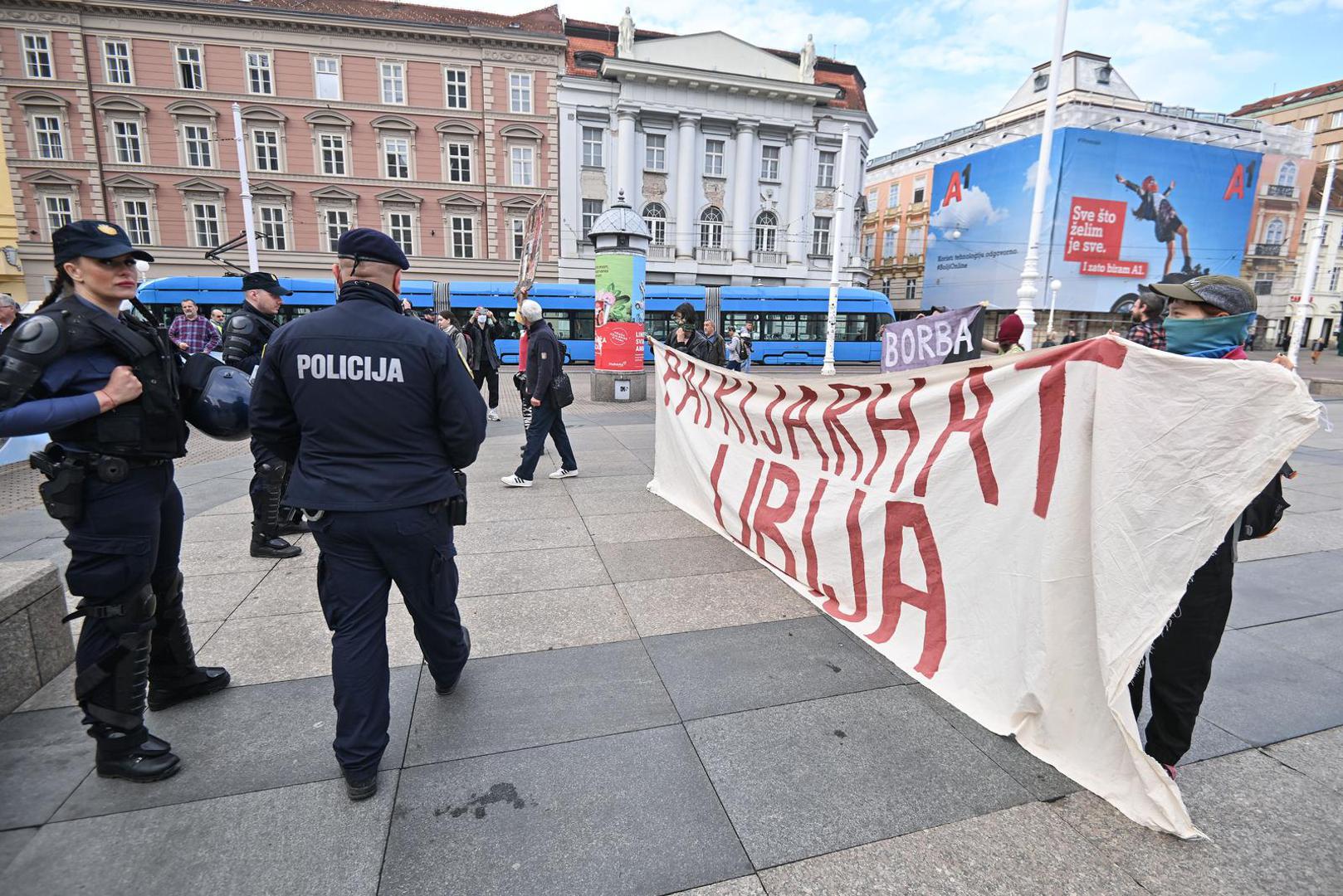 04.05.2024., Zagreb - Prosvjed koji se paralelno odrzao s molitvom muskaraca na Trgu bana Jelacica u Zagrebu. Photo: Neva Zganec/PIXSELL