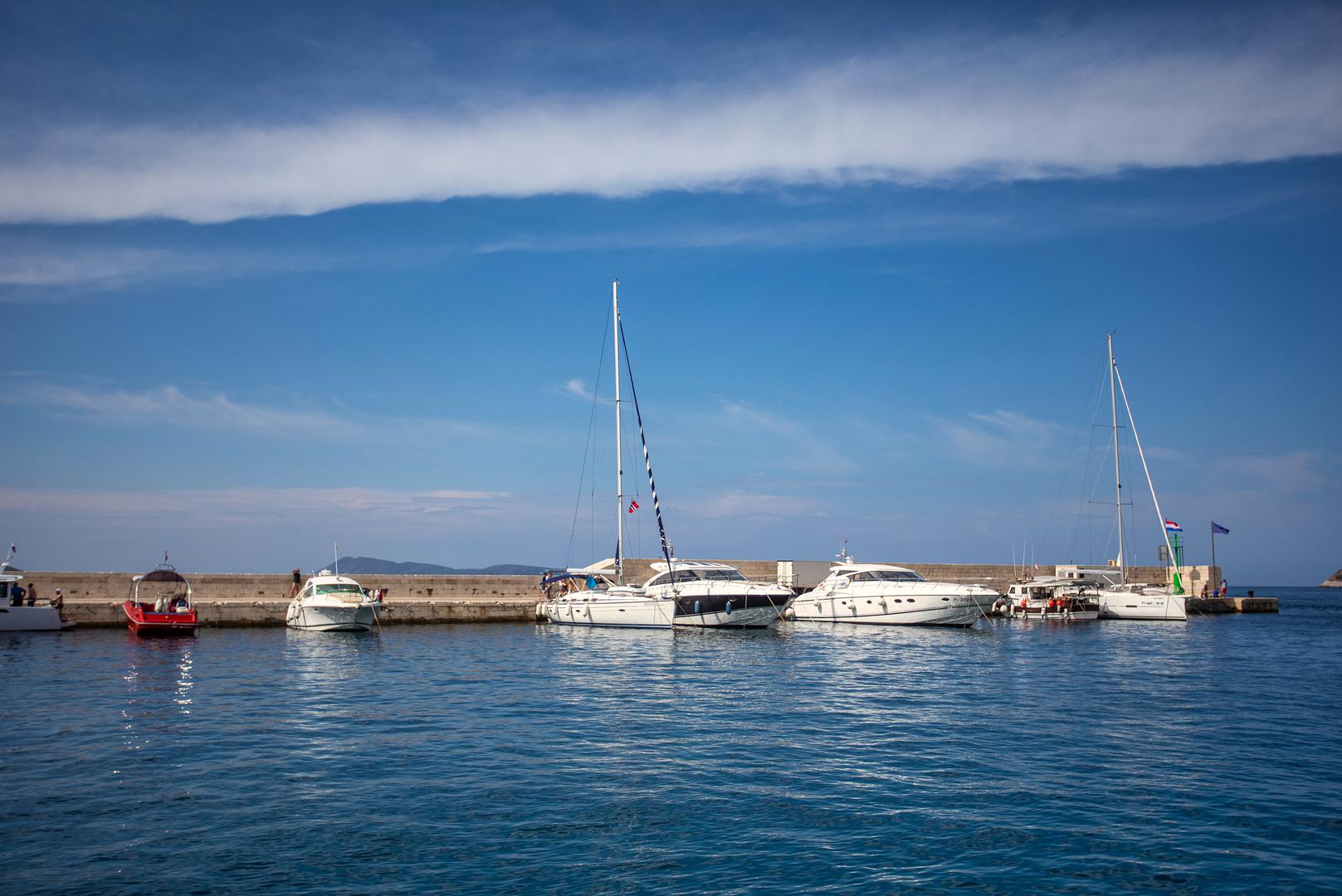 25.07.2021., Komiza, Otok Vis -  Komiza se nalazi na zapadnoj strani otoka Visa u dubokom Komiskom zaljevu. Photo:Davor Javorovic/PIXSELL