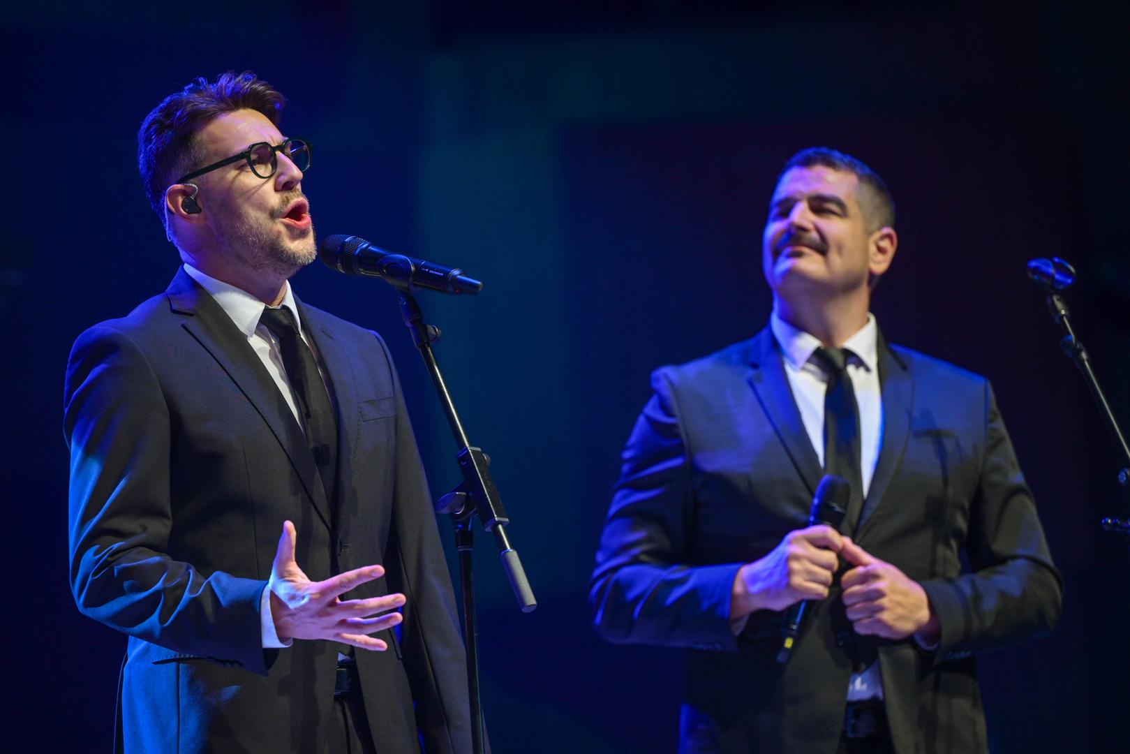  Marko Pecotić Peco donio je snažnu interpretaciju "Carusa", dok je Vladimir Garić publiku osvojio izvedbom "Still Got The Blues" dodatno začinjenom njegovim nastupom na električnoj gitari koji je unio neočekivanu energiju u atmosferu Lisinskog. 