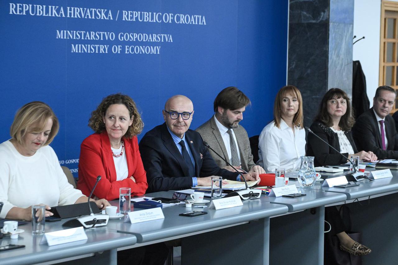 Zagreb: Pregovori sa sindikatima javnim službi o kolektivnom ugovoru
