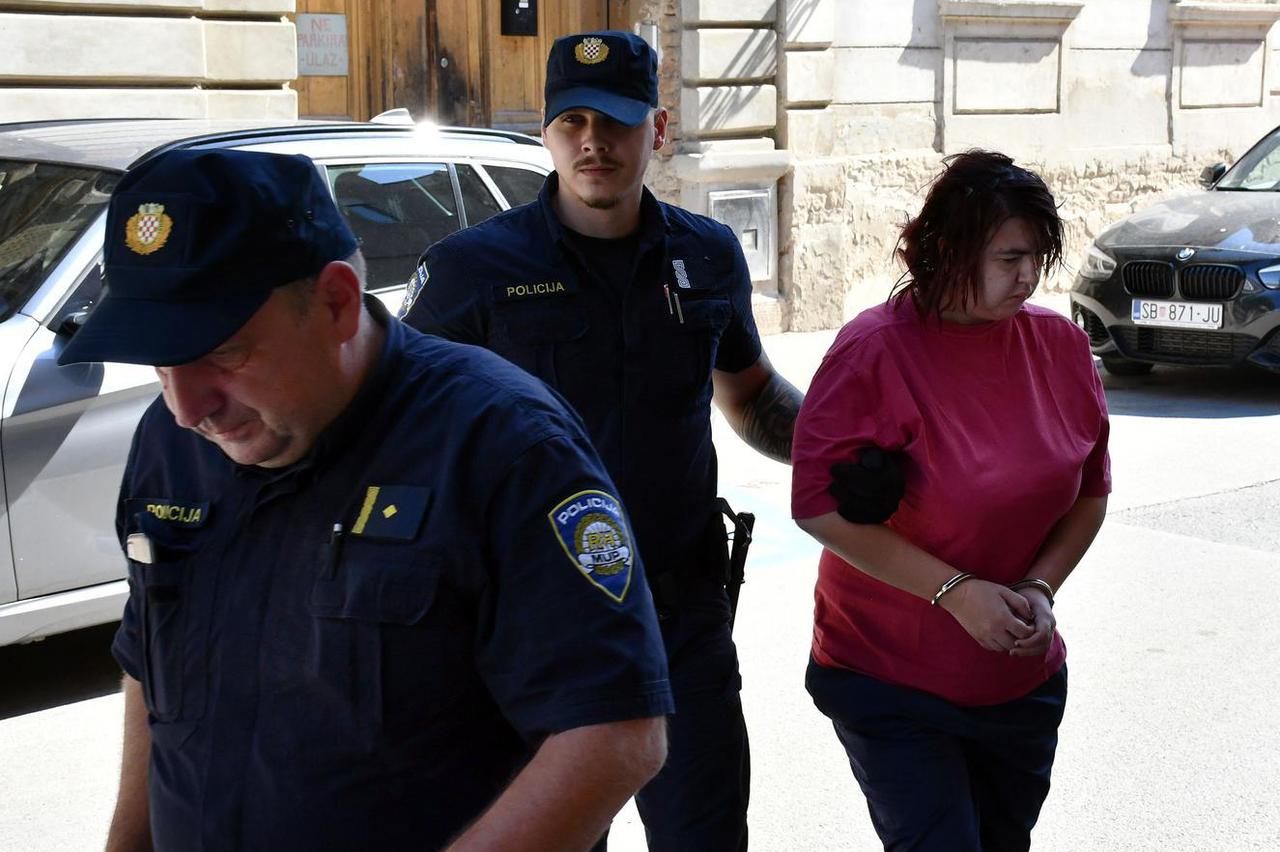 Slavonski Brod: U Županijsko državno odvjetništvo  privedena žena (37) osumnjičena za ubojstvo muškarca F.V. (71)