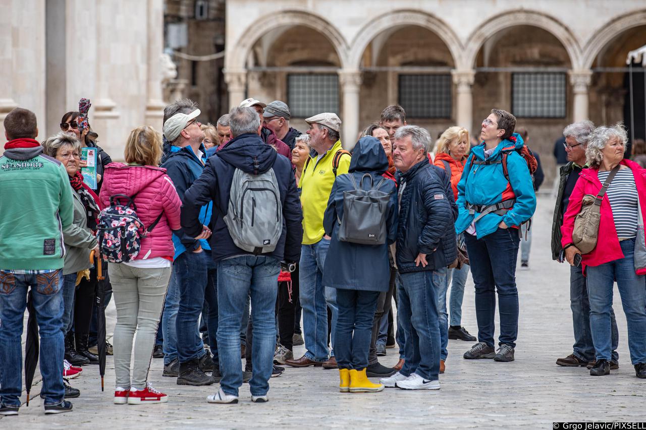 Turisti u sve većem broju pristižu u Dubrovnik