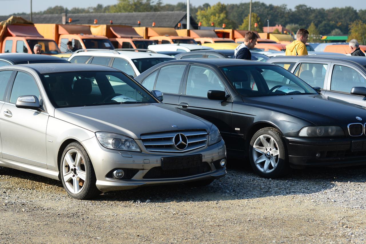 Zagreb: Vozila državnih institucija prodavat će se na javnoj dražbi