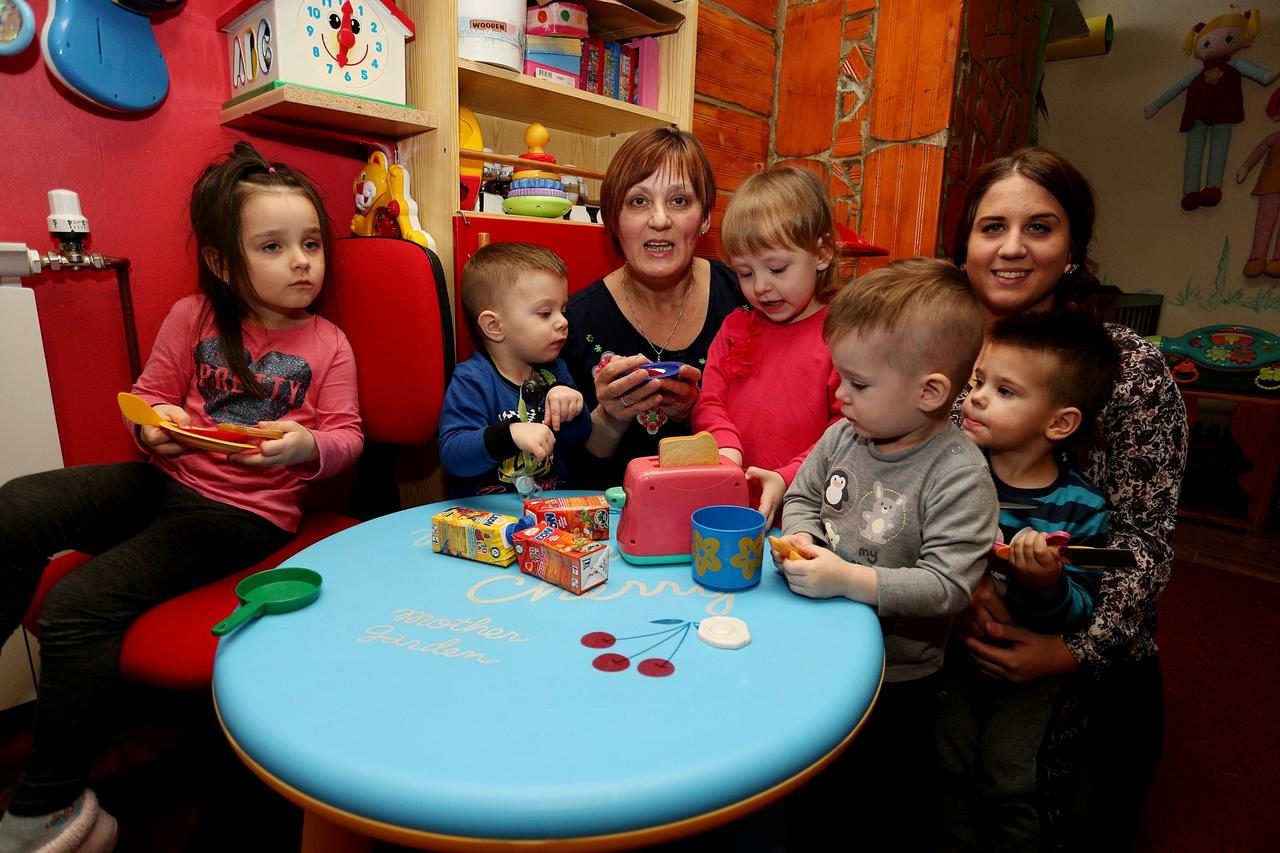 02.03.2016., Jastrebarsko - Prva registrirana dadilja u Hrvatskoj Ljiljana Frdelja dobila praktikanticu Vanesu iz Njemacke.  DKS_56133435  Photo: Dalibor Urukalovic/PIXSELL