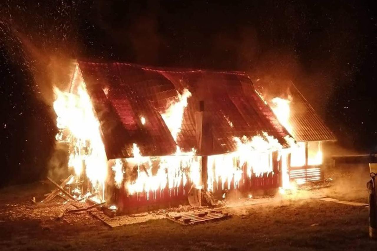 Kuća izgorjela od temelja do krova