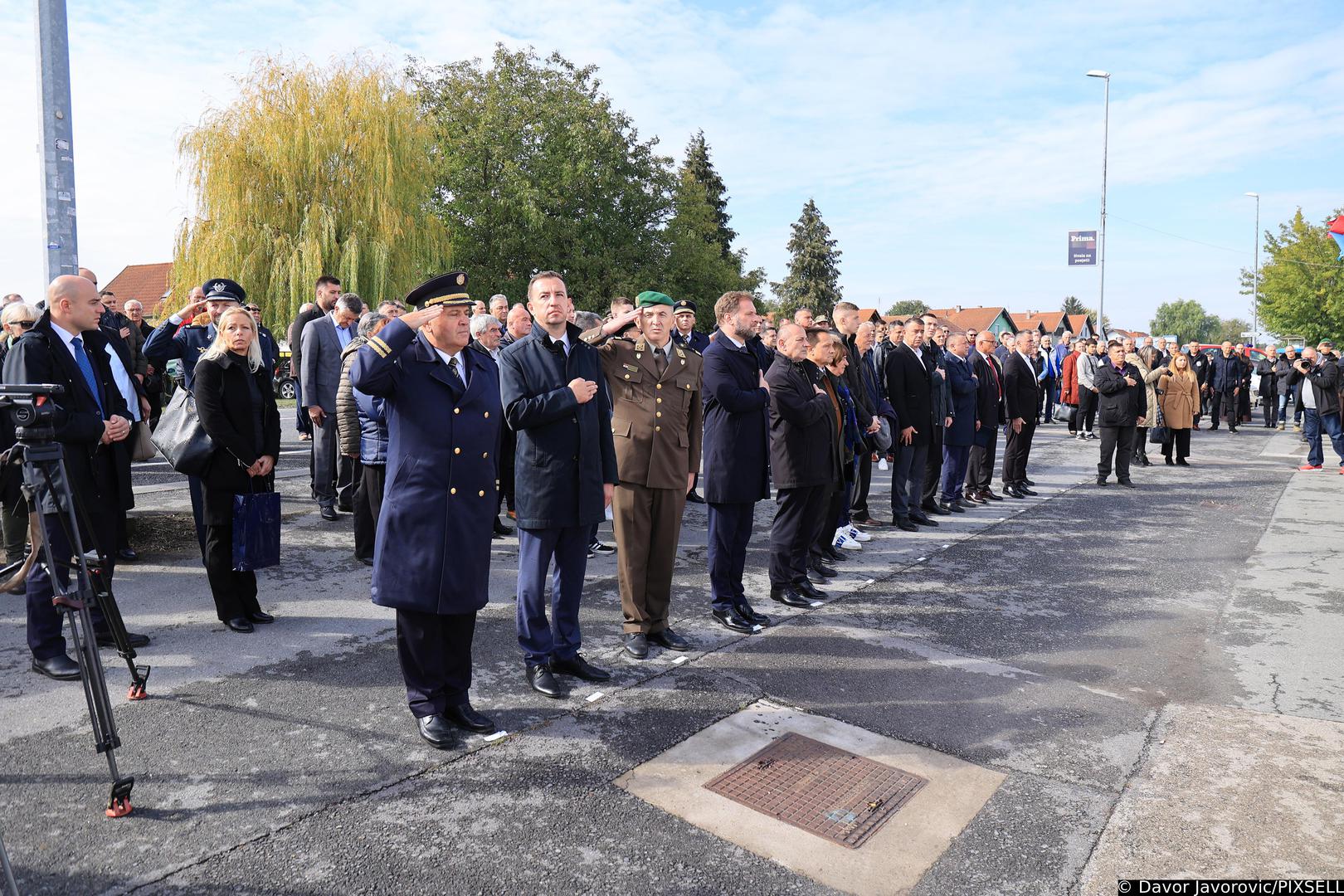 16.10.2021., Vukovar - Obiljezavanje 30. godisnjice tragicne pogibije general bojnika Blage Zadre, heroja Trpinjske ceste. Na Trpinjskoj cesti odrzao se prigodni program "Heroj Trpinjske ceste" nakon cega se krenulo u mimohod do mjesta pogibije general bojnika Blage Zadre.