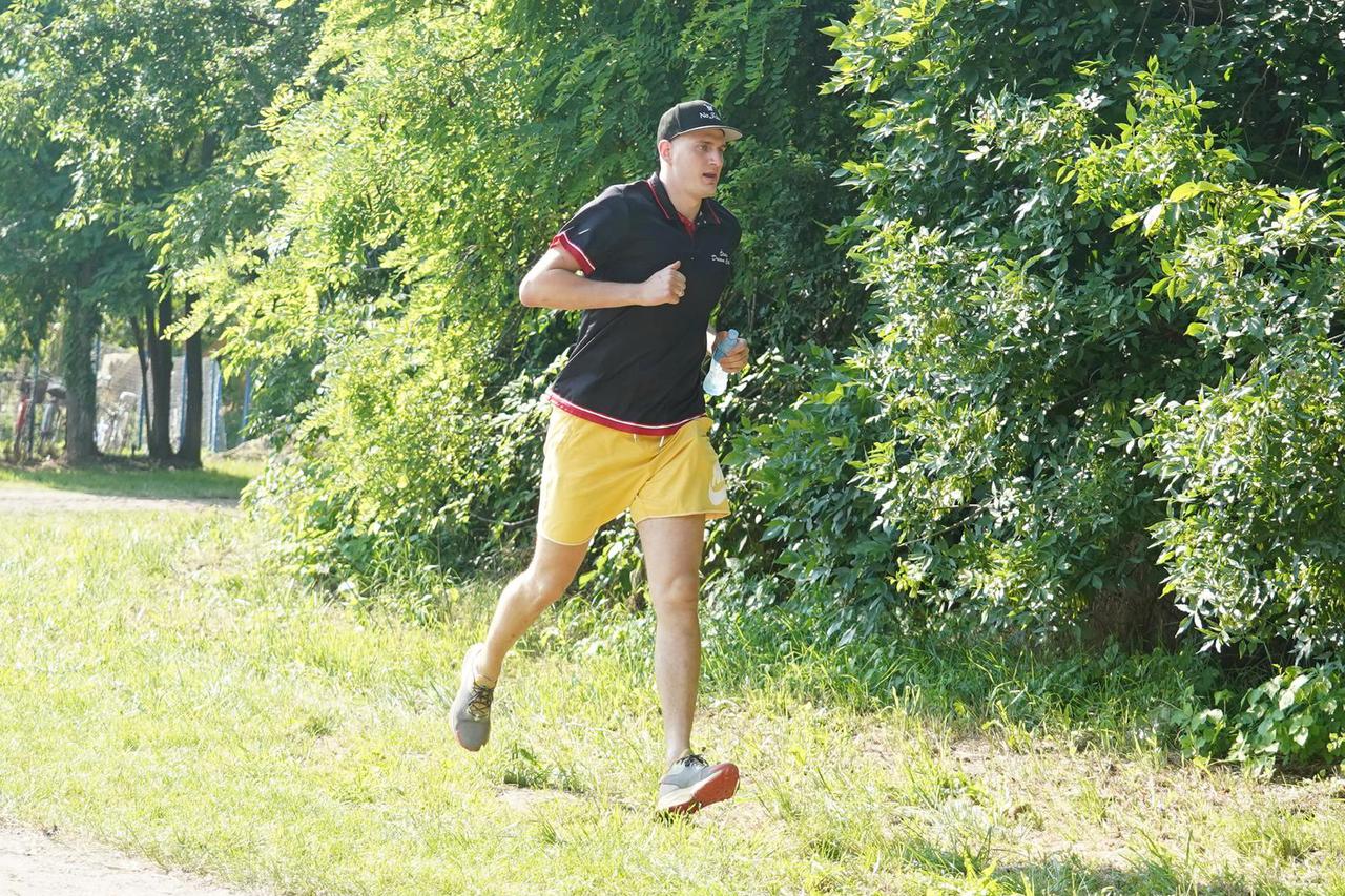 Sombor: Košarkaš Denver Nuggetsa Nikola Jokić stigao je na utrku konja