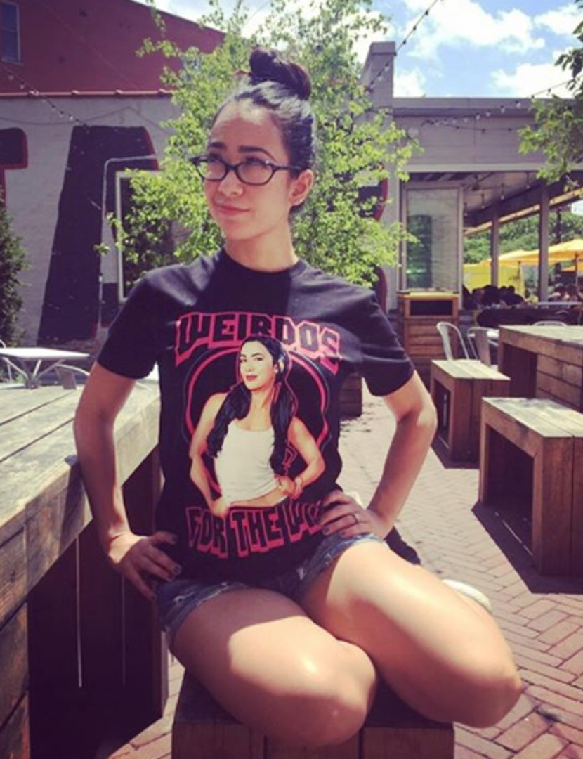 Lee je napustila WWE 2015. godine, a među njenim opsežnim rekordima izdvajaju se tri naslova WWE Divas prvenstva.