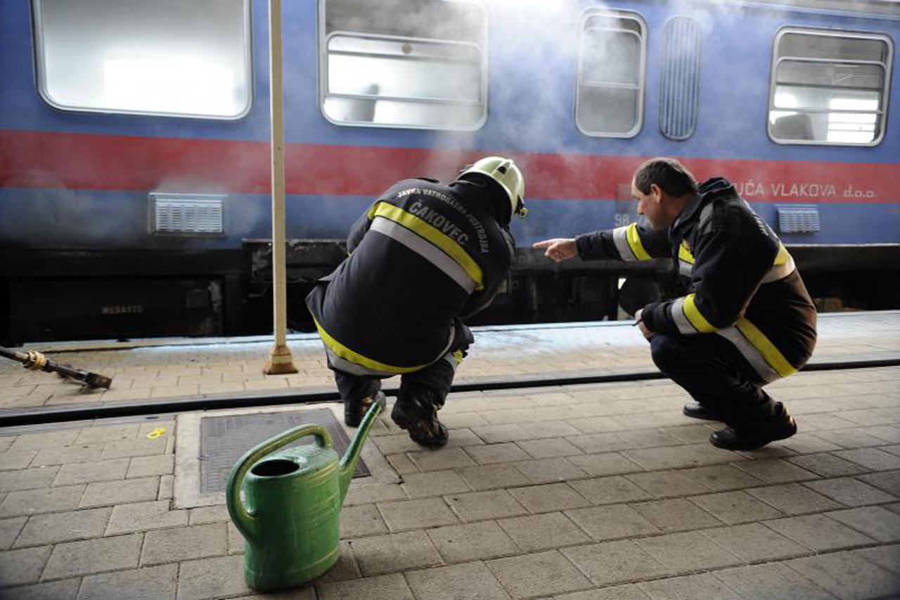 požar vlaka, vatrogasci (1)