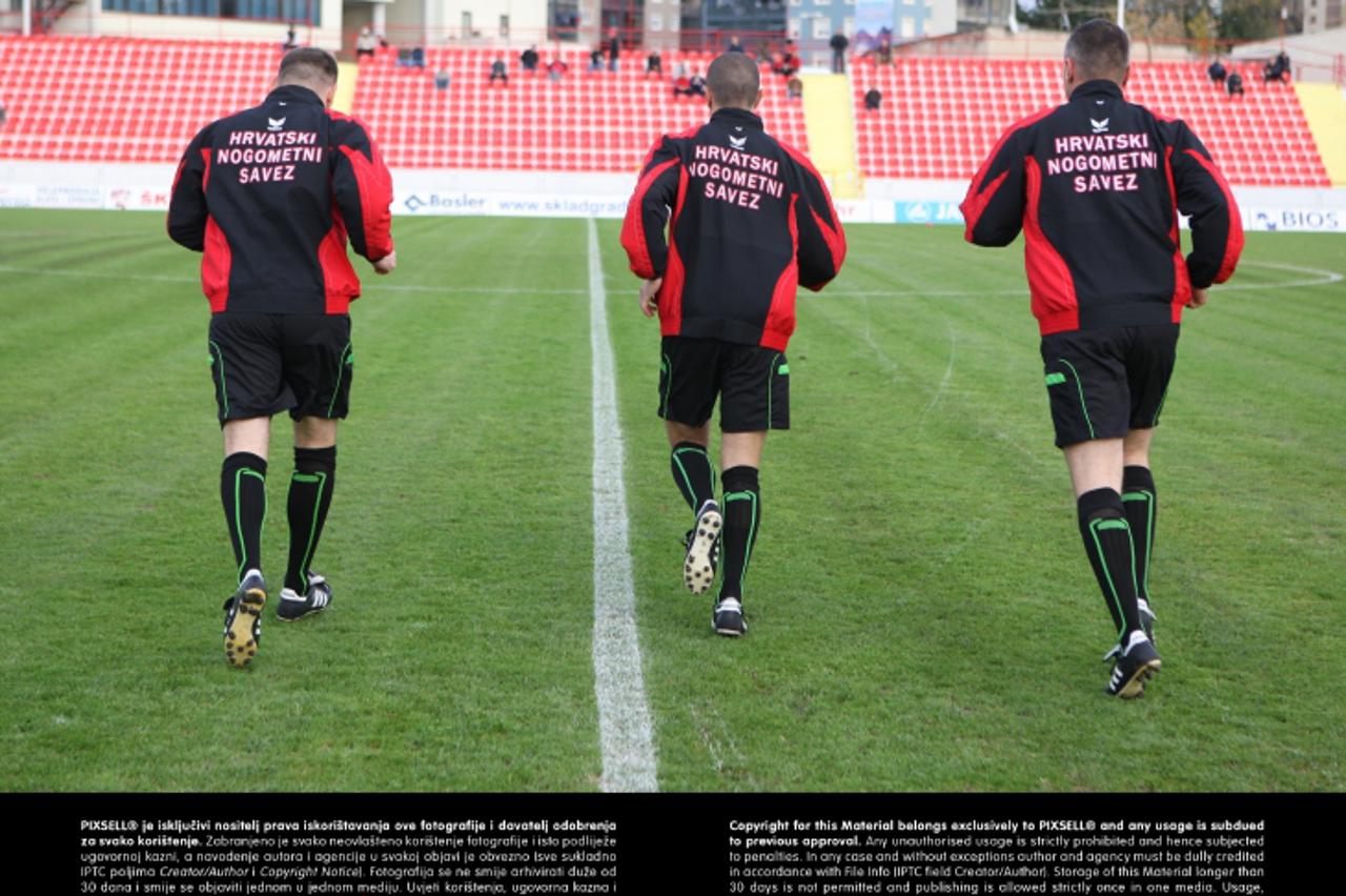 '20.11.2010., Split- Nogometna utakmica 16. kola prve HNL, NK Split - NK Rijeka. Suci na zagrijavanju. Photo: Ivo Cagalj/PIXSELL'