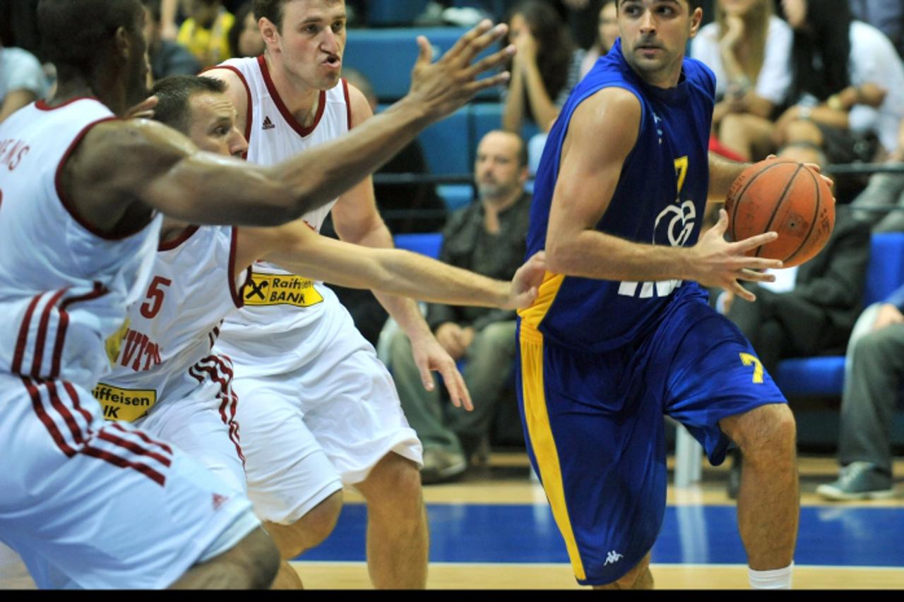 '22.09.2011., Zagreb - Kosarkaski centar Drazen Petrovic, Kup Drazena Petrovica. Finalna utakmica, KK Cedevita - KK Zagreb. Ivan Opacak, Kruno Simon.  Photo: Marko Lukunic/PIXSELL'