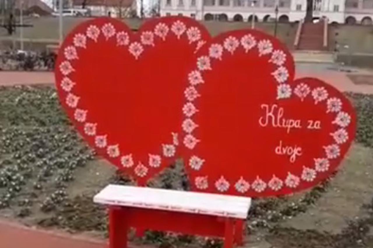 Klupa za dvoje u Virovitici