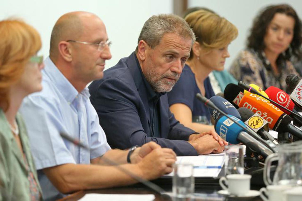 milan bandić,holding (1)