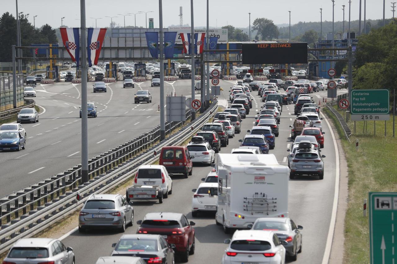 Gužve na naplatnoj postaji Lučko