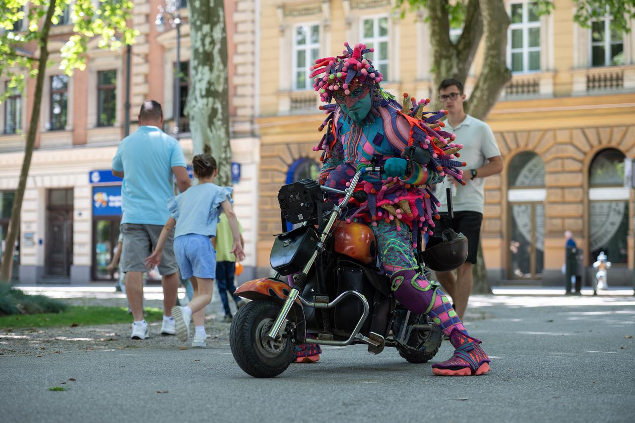 Zagreb: Zamaskirani motorist provozao se na Zrinjevcu na festivalu Cest is d'Best