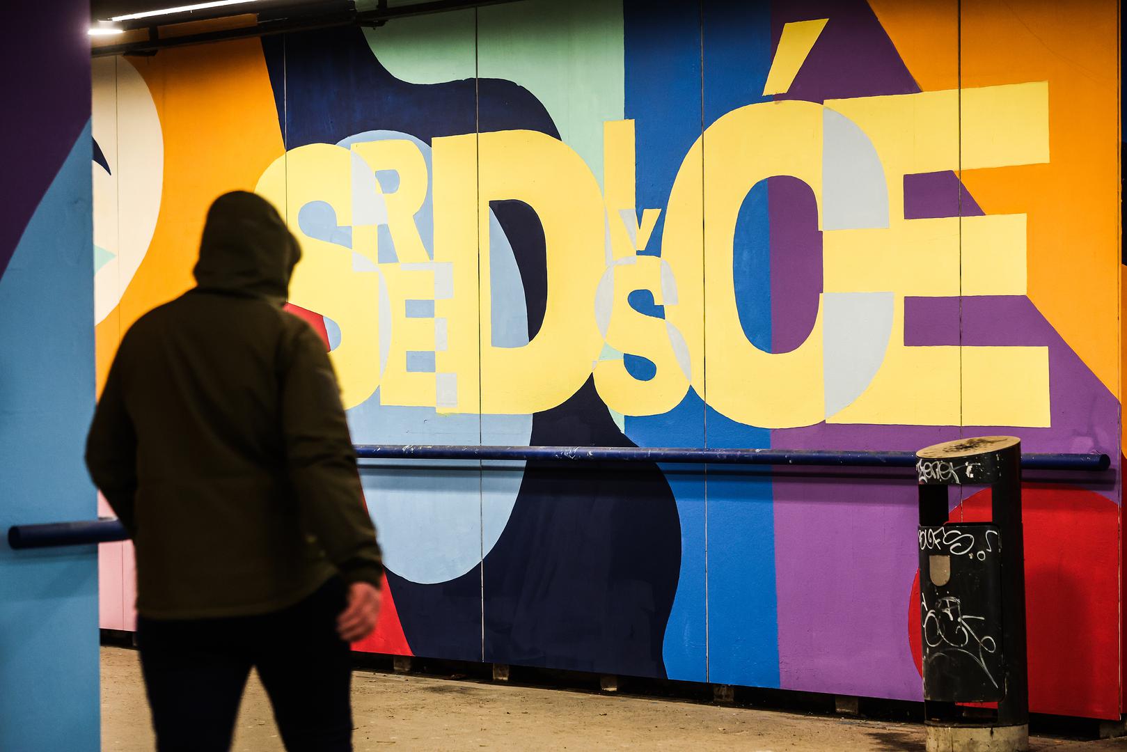  Na njima se mogu vidjeti simboli grada, ali i pojedinih kvartova. Podsjetimo, u rujnu je pak preuređen i pothodnik u Trnskom. 