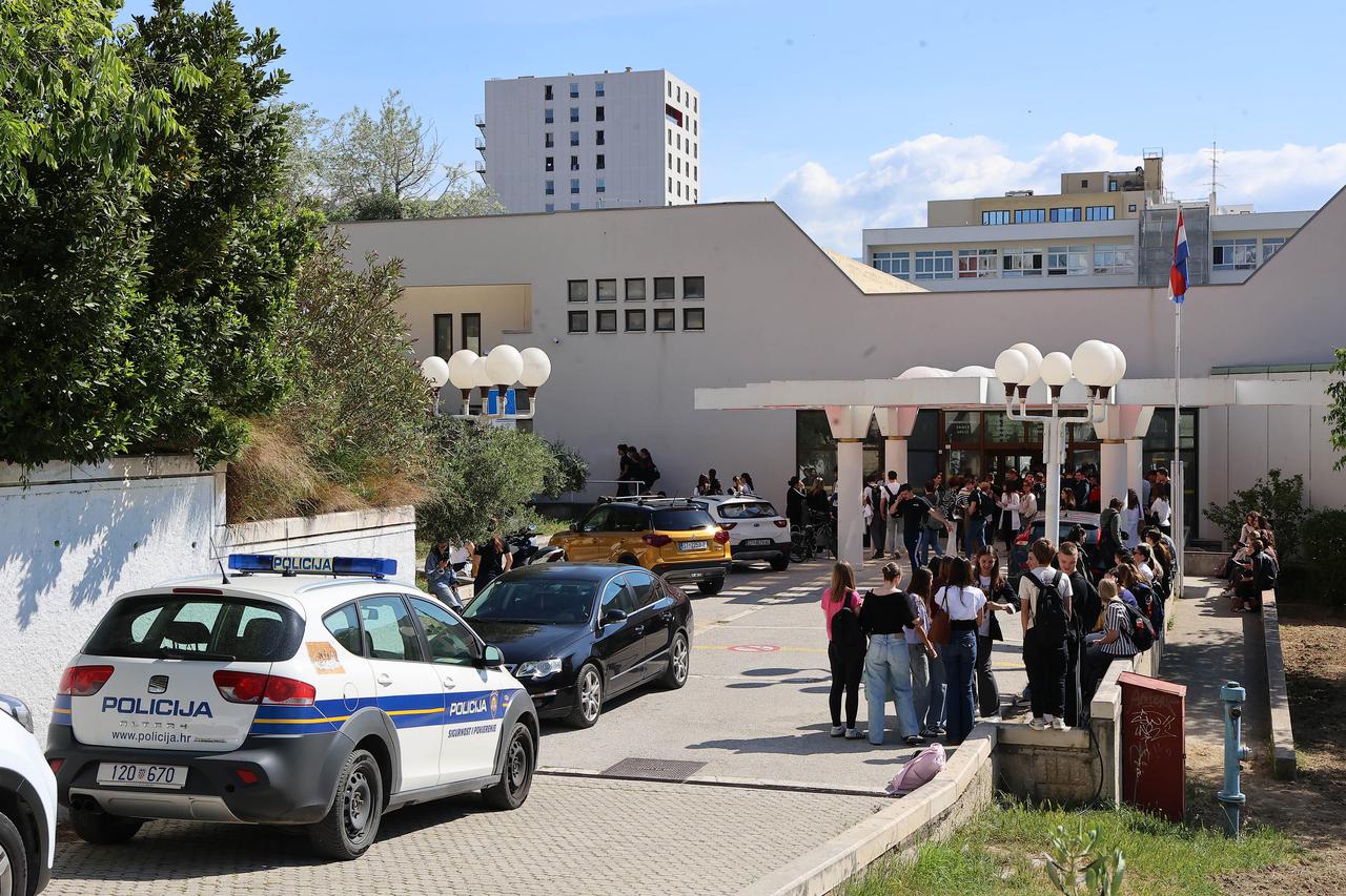 Split: Policija na terenu nakon dojava o bombi u školama