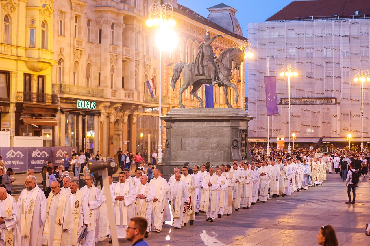Procesija povodom blagdana zaštitnice Grada Zagreba Majke Božje od Kamenitih vrata