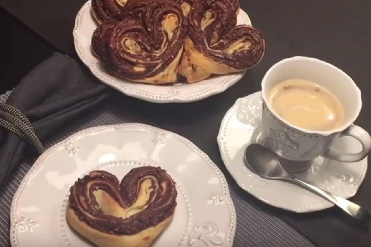 pecivo s čokoladom i bademima