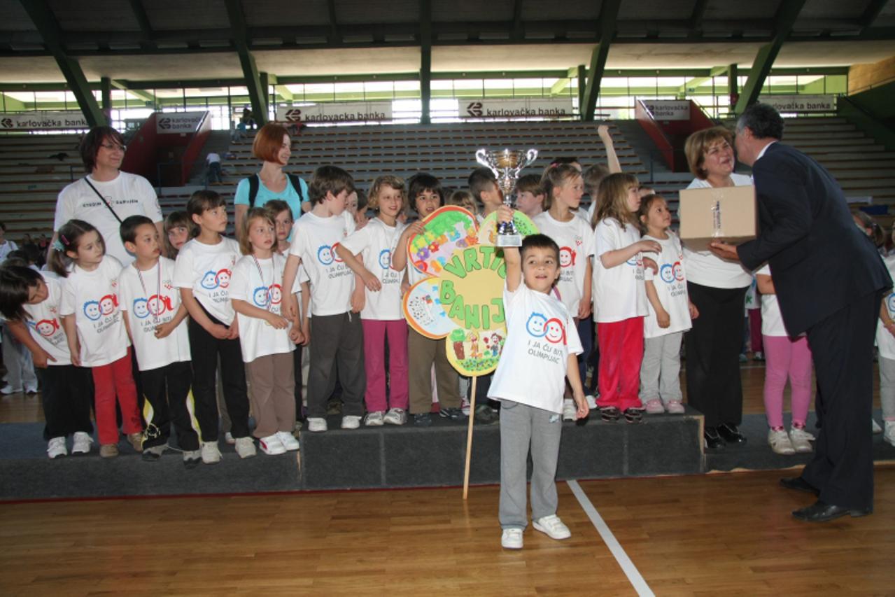 '11.05.2011. Karlovac - U sportskoj dvorani Mladost odrzana mala olimpijada karlovackih vrtica. Djeca se natjecala u nogometu, bacanju loptice,trcanju stafete,skoku u dalj. Photo: Kristina Stedul Faba
