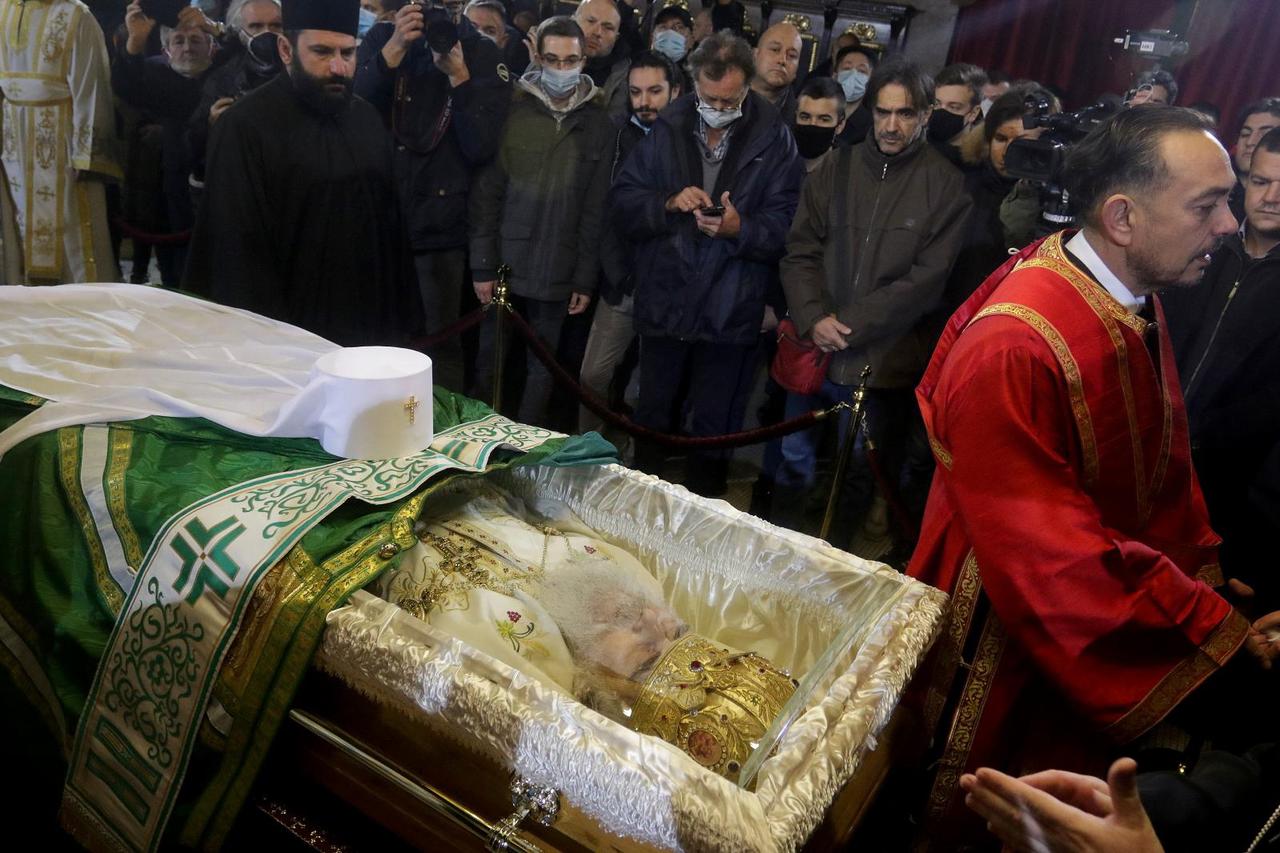 Beograd: Kovčeg s tijelom patrijarha Irineja prenesen u Sabornu crkvu sv. Arhangela Mihaila