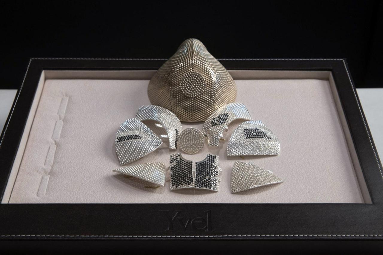 La joaillerie israélienne Yvel a fabriqué le masque de protection contre le coronavirus (Covid-19) le plus cher du monde à 1,5 millions de dollars