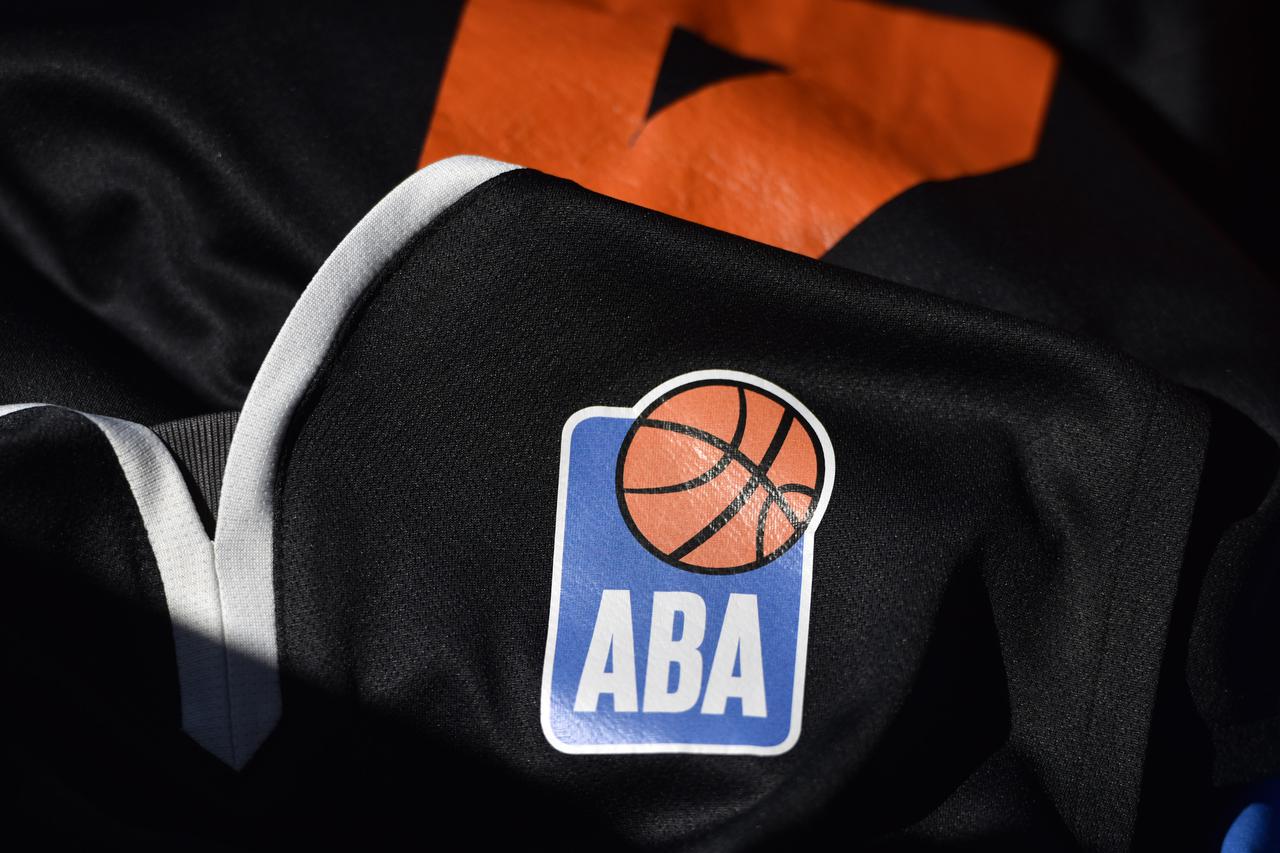 Logo ABA Lige na dresu