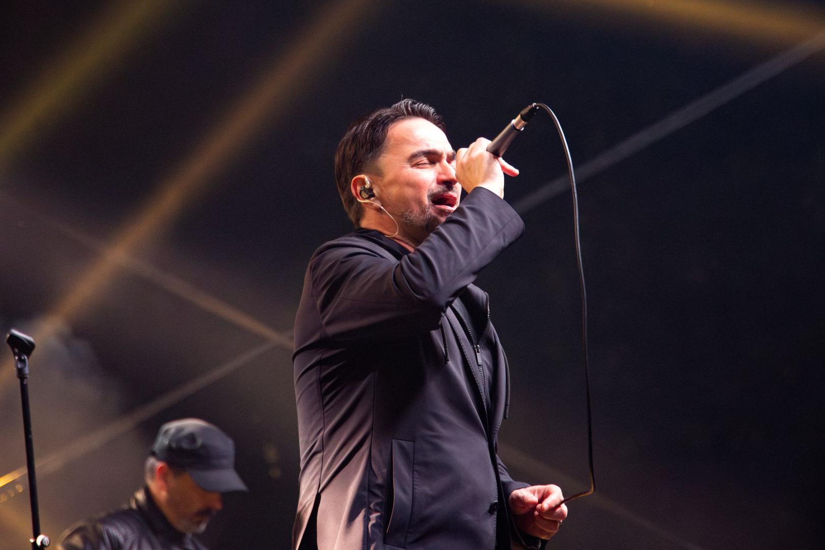 Više od 10.000 ljudi okupilo se kako bi pjevalo, plesalo i slavilo uz njegove najveće hitove – od prvih taktova pa sve do posljednjeg bisa, atmosfera je bila naelektrizirana.