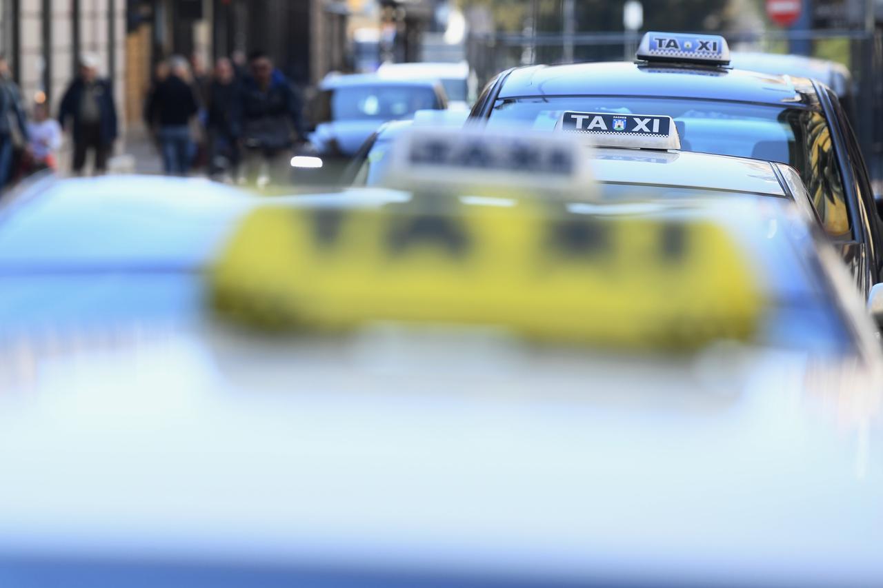 Zagreb: Zbog epidemije koronavirusa taksisti imaju sve manje posla