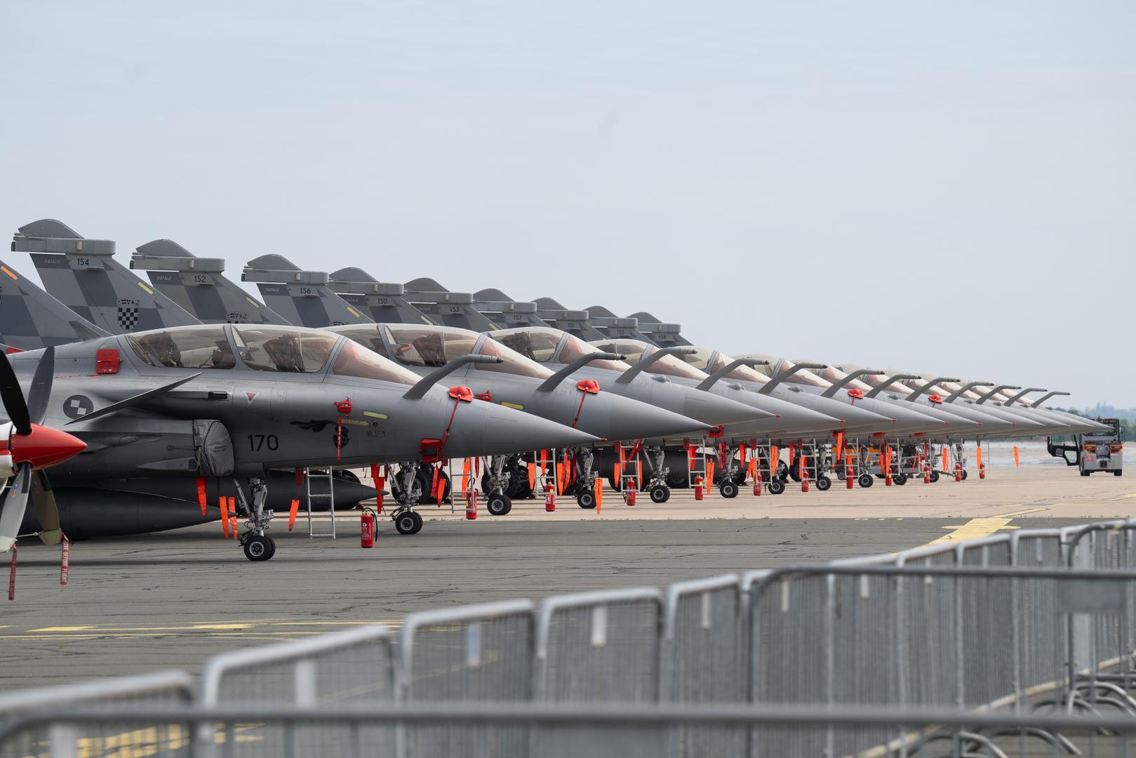 Hrvatska je kupila 12 rancuskih višenamjenskih borbenih zrakoplova, kojeg je razvila i proizvela kompanija Dassault Aviation