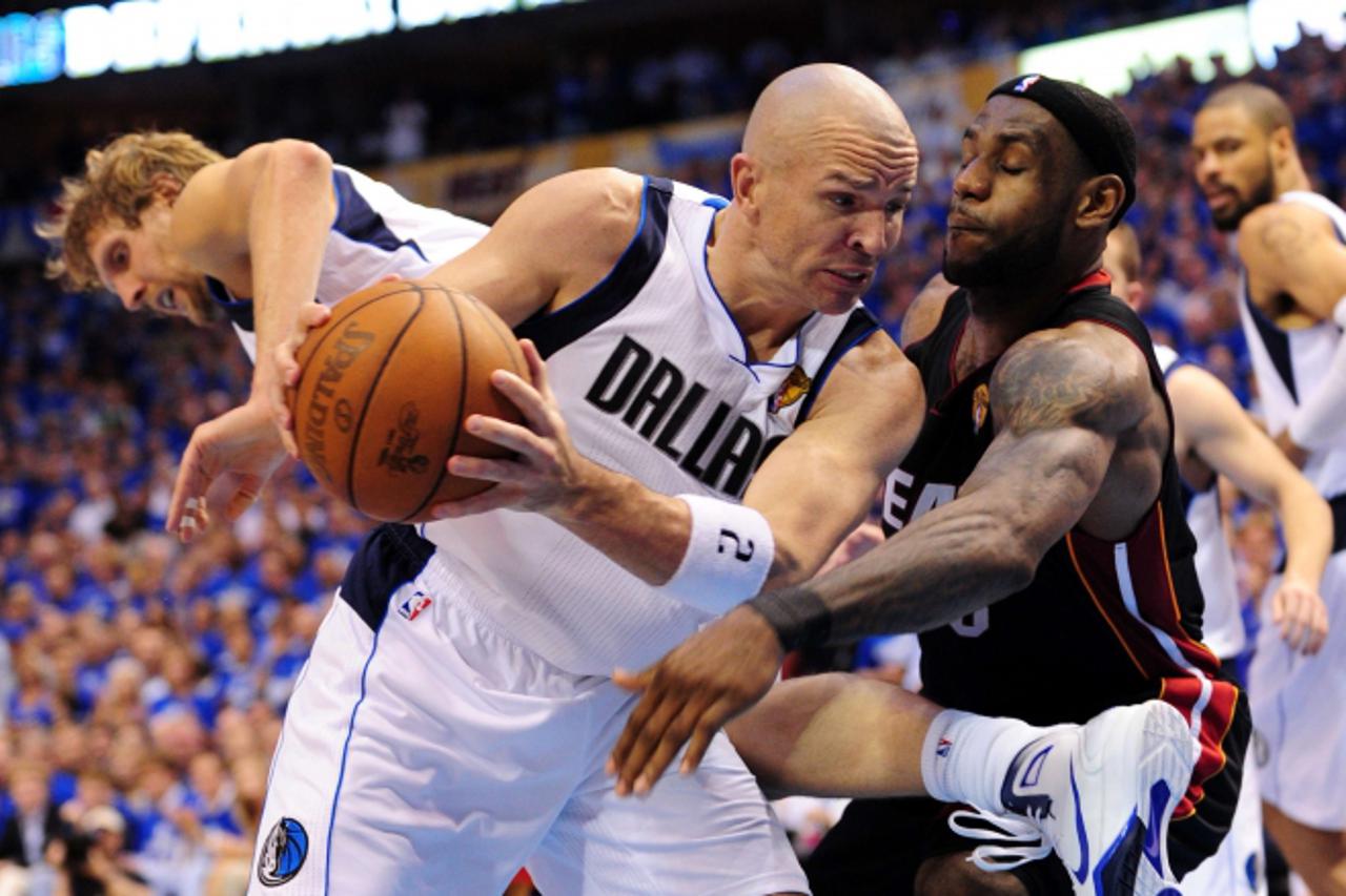 'Dirk Nowitzki (L) of the Dallas Mavericks is ensared between teammate Jason Kidd (C) and LeBron James (R) of the Miami Heat during Game 5 of the NBA Finals at the AmericanAirlines Center in Dallas on