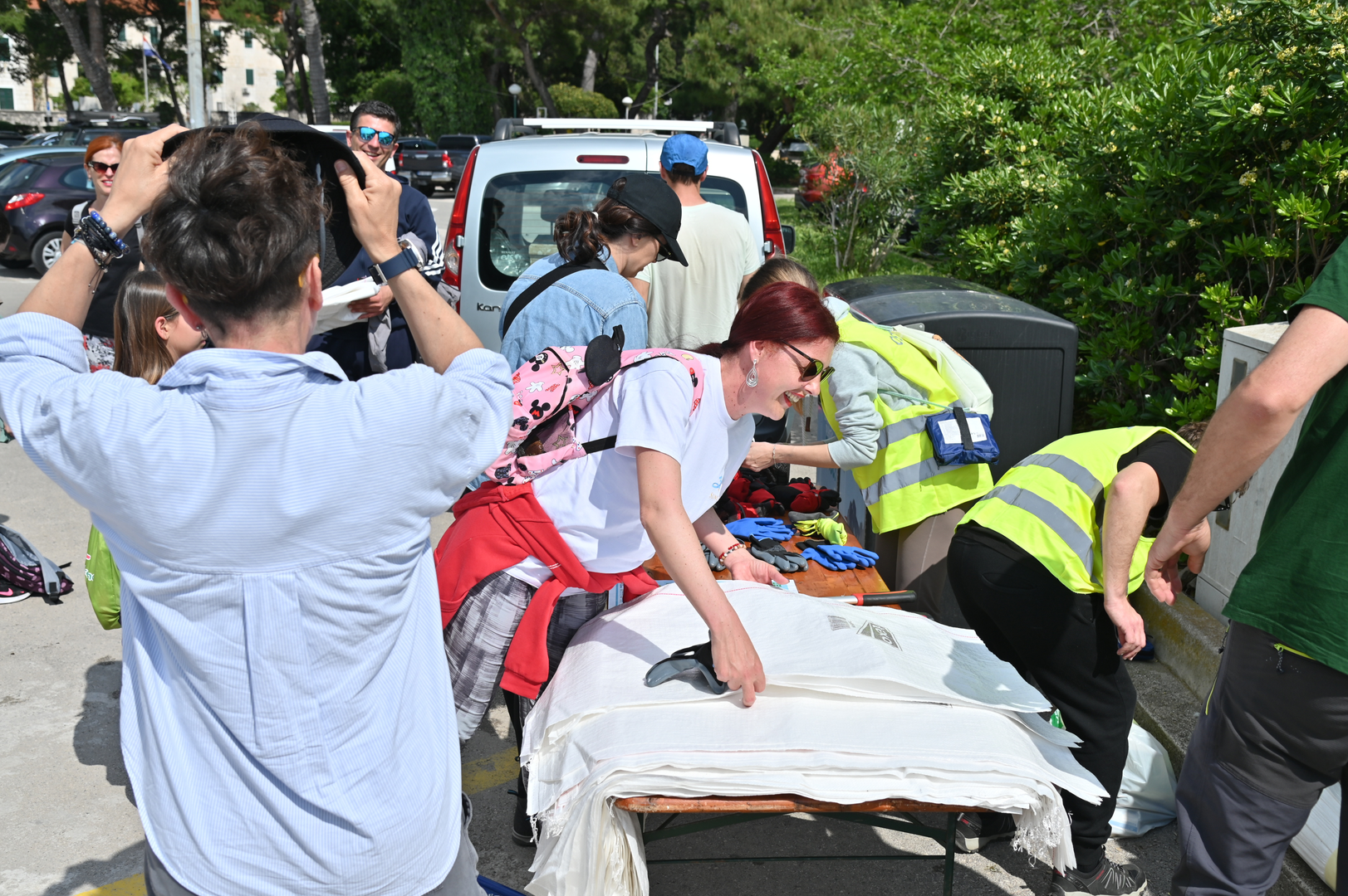 27.04.2025., Makarska - Udruga Uzor Osejava Makarska ukljucila se u akciju Rezolucija Zemlja u organizaciji Vecernjeg lista ciscenjem park sume Osejava. Photo: Matko Begovic/PIXSELL