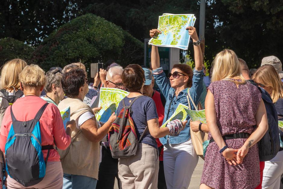 Pula: Turisti uživaju u sunčanom danu