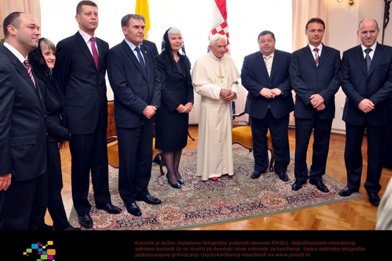 '04.06.2011., Apostolska nuncijatura, Ksaverska cesta 10a, Zagreb - Susret pape Benedikta XVI s premijerkom Jadrankom Kosor. Potpredsjednici Vlade Gordan Jandrokovic i Petar Cobankovic i ministri Tomi