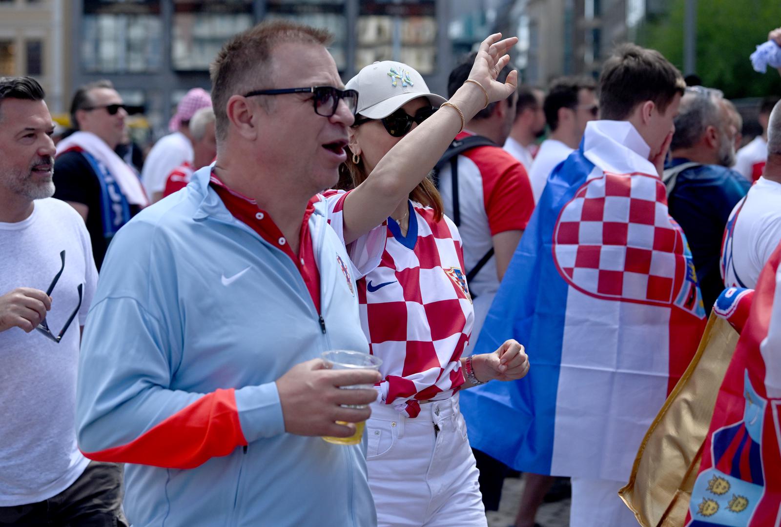 Popularni crveno bijeli kvadratići preplavili su ulice Leipziga, a među euforičnom gomilom našla su se i neka poznata imena.