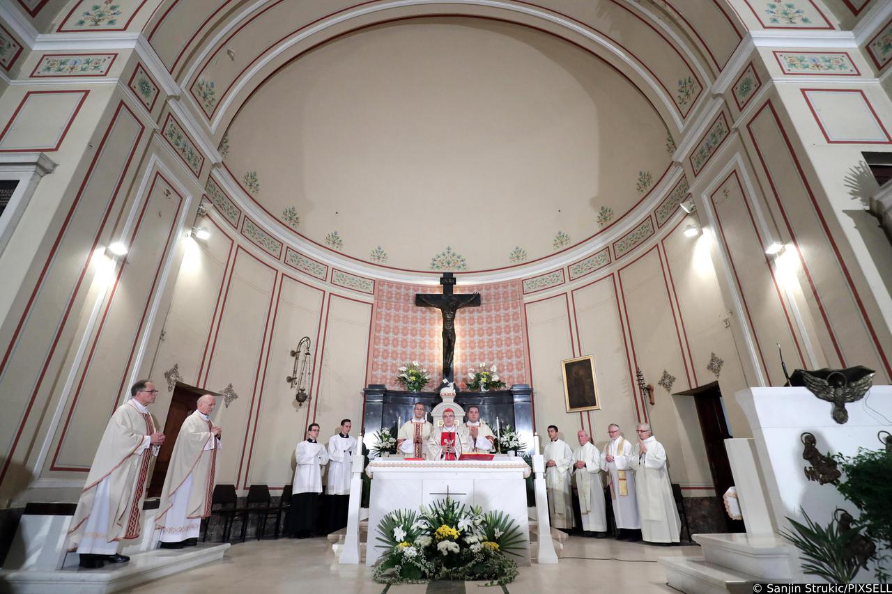 Zagreb: Kardinal Bozanić predvodio svetu misu povodom blagdana Svih svetih
