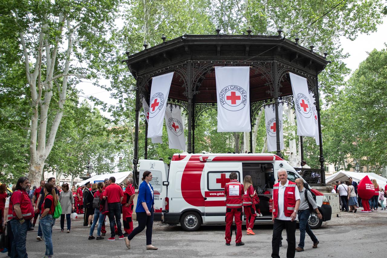 Mimohodom i prezentacijom aktivnosti Hrvatski Crveni križ proslavio 140. rođendan
