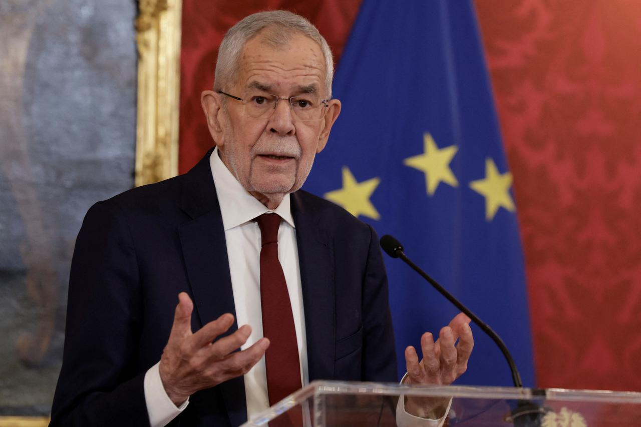 Austrian President Alexander Van der Bellen delivers a statement in Vienna