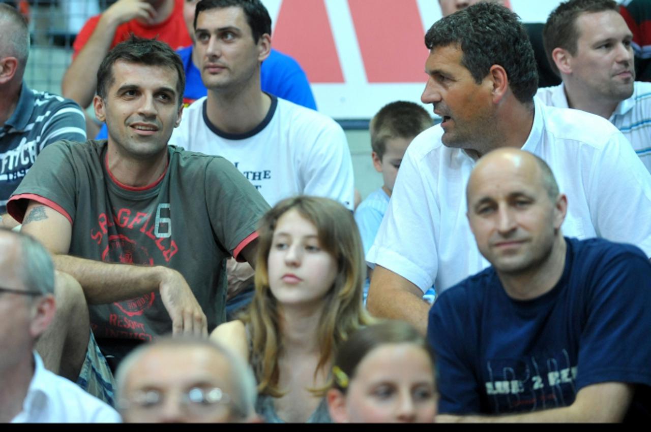 '26.05.2009.,Zagreb - Kosarkaski centar Drazen Petrovic - kosarkaska utakmica , prva utakmica finala doigravanja hrvatskog kosarkaskog prvenstva,  Cibona - Zadar.  josip sesar, matej mamic, franjo ara
