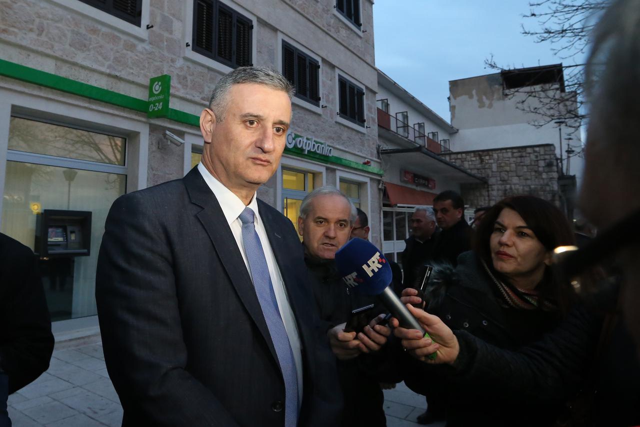 23.01.2016., Imotski - Predsjednik HDZ-a Tomislav Karamarko prisustvovao je svecanosti odrzanoj povodom  obiljezavanja 26. godisnjice  osnutka imotskog ogranka stranke koja je odrzana u gradskom kinu. Tomislav karamarko, Ante Sanader Photo:Ivo Cagalj/PIXS